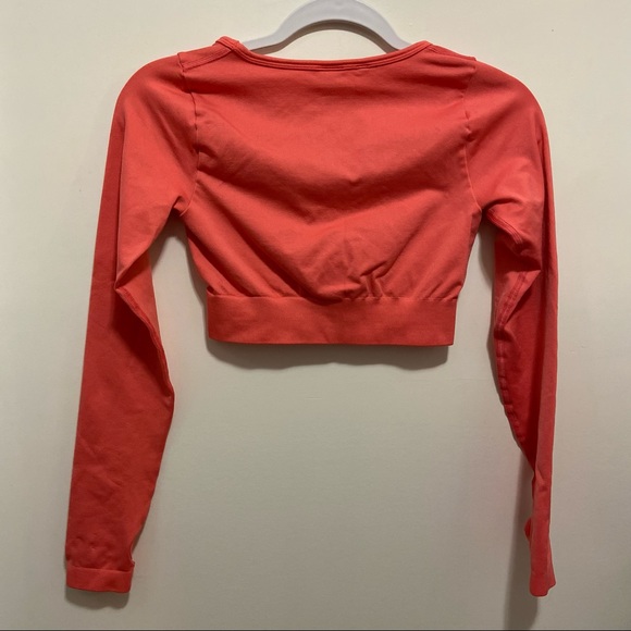 BO+TEE REIGNITED Long Sleeve Scoop Neck Crop Top In Coral Size Small - Picture 6 of 6